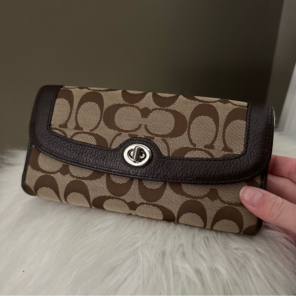 Coach Park Signature Turnlock Slim Envelope Wallet (COACH F49165)